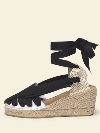 Alpargata tradicional Pinxo T. El modelo favorito de Salvador Dalí, alpargata de cuña de unos 6 centímetros, con cintas negras que se atan a la pierna.