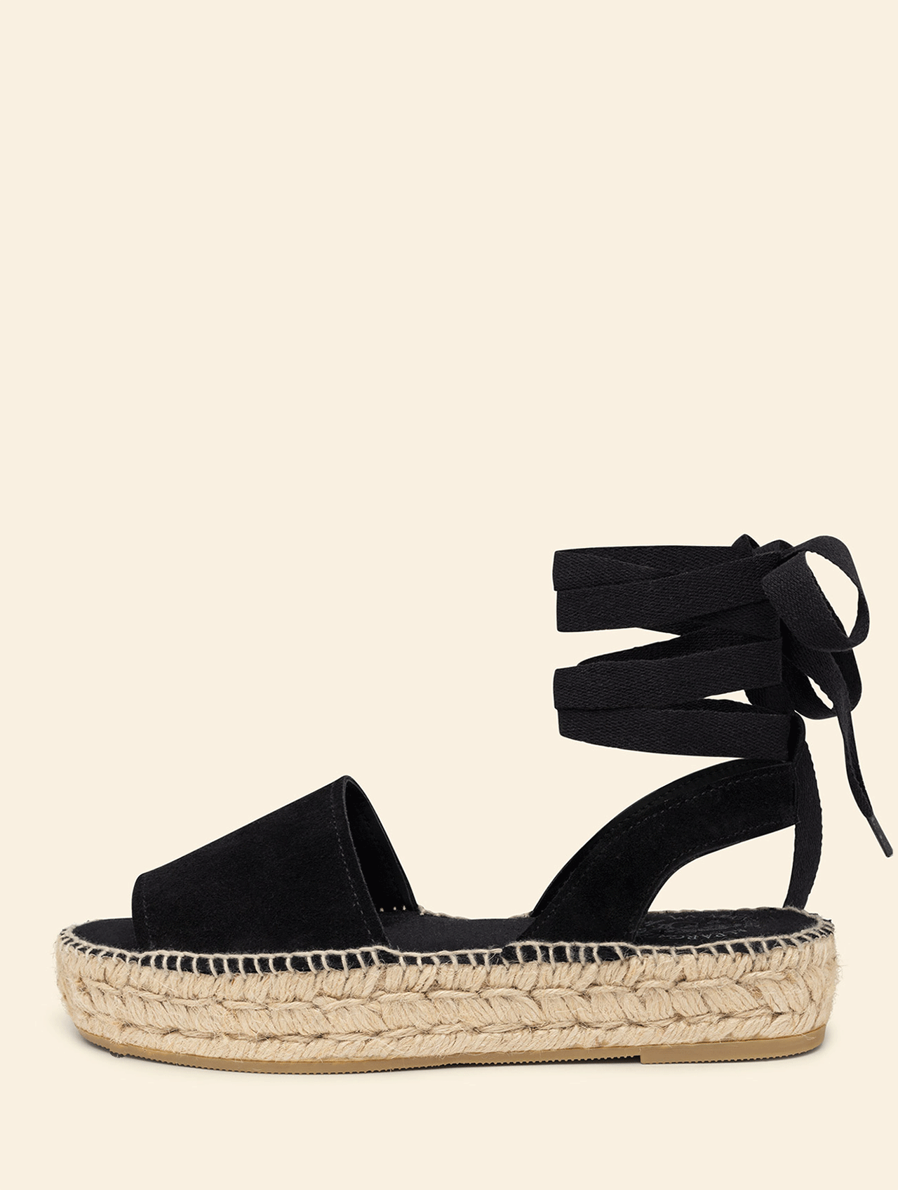 alpargata-de-mujer-rambles-negra-la-manual-alpargatera-Barcelona Alpargata de mujer Rambles, confeccionada en serraje, disponible en color Negro, Cuero y Lion, esta alpargata destapada de la punto se puede utilizar de dos formas, con cintas o con una pulsera.