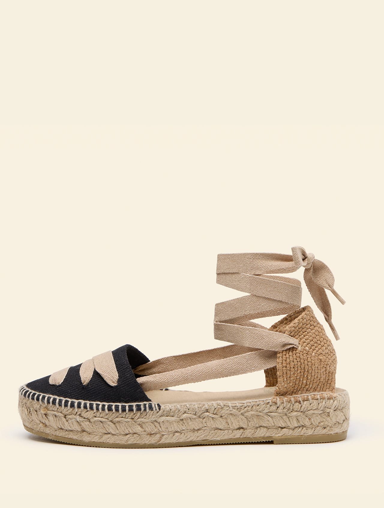 alpargata-mujer-bunker-la-manual-barcelona-02 Alpargata Búnker, alpargata de mujer de nuestra categoría de fantasia, modelo de doble suela, con cintas para atar a la pierna, a este modelo se le pueden cambiar las cintas fácilmente.