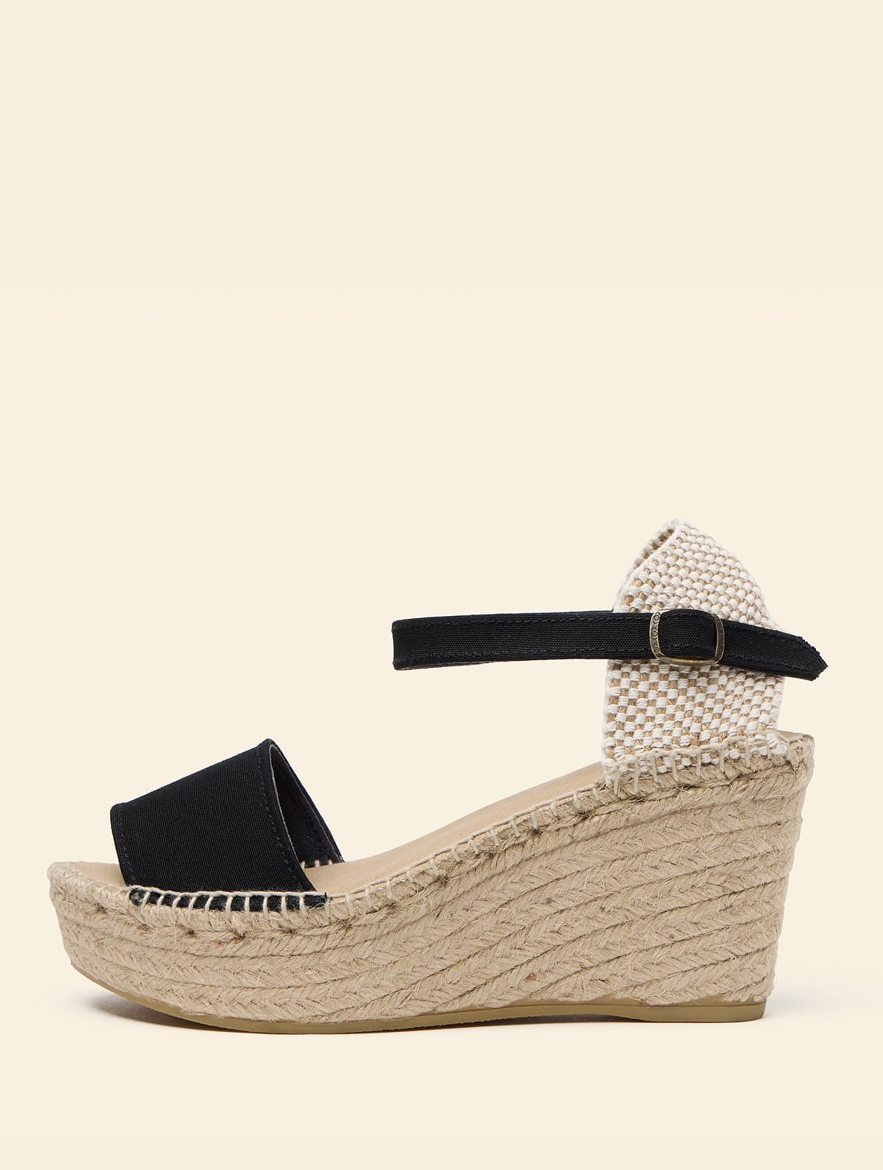 Alpargata plataforma para mujer Putxet | La Manual Alpargatera | Barcelona Alpargata plataforma para mujer Putxet, Color Negro. Una altura elegante y sobretodo muy cómoda, fabricada artesanalmente en Barcelona por La Manual Alpargatera