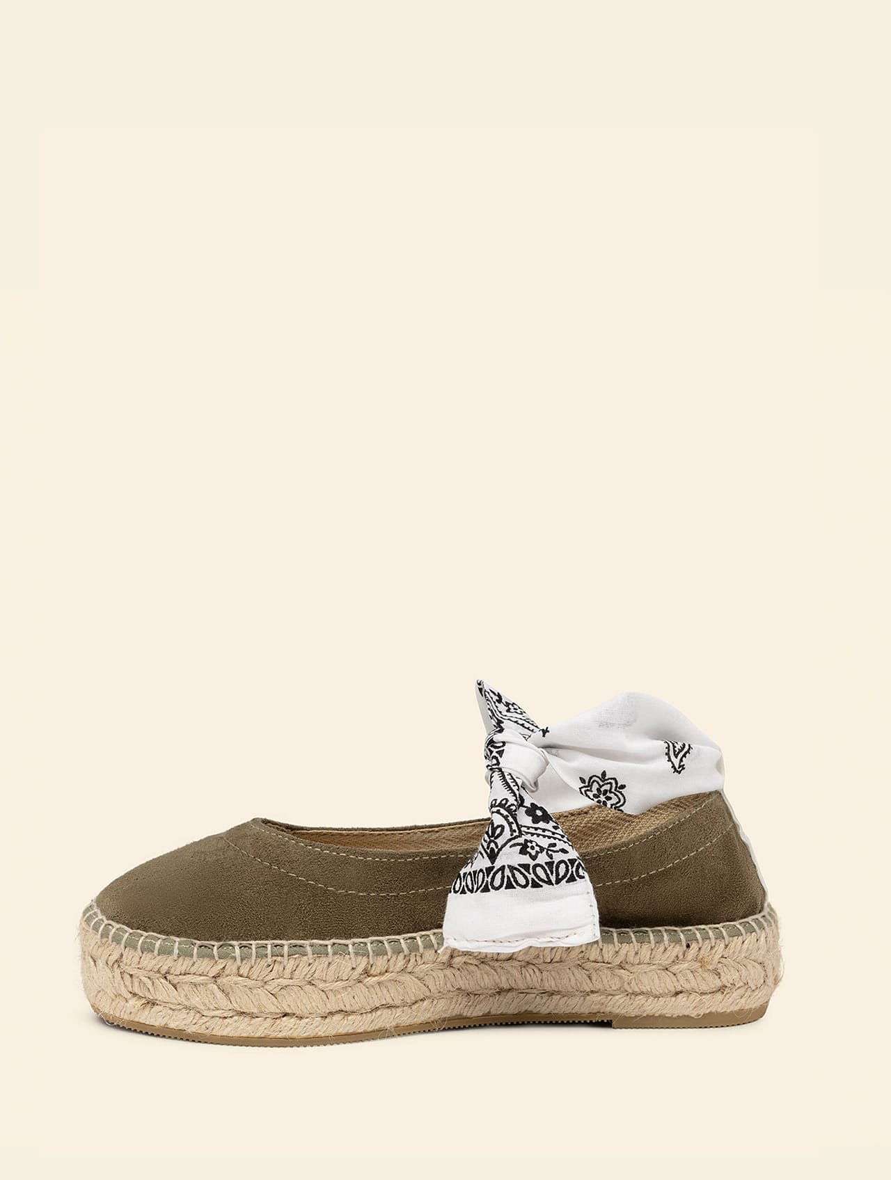 alpargata plataforma Aitana |La Manual Alpargatera Alpargata plataforma Aitana, una alpargata para mujer, con bandana que se ata en un nudo al tobillo.
