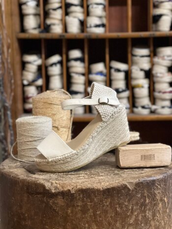 Alpargata plataforma Putxet, Color Crudo. Una altura elegante y sobretodo muy cómoda, fabricada artesanalmente en Barcelona por La Manual Alpargatera